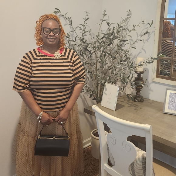 Meet your Posher, Latonia - Picture 2 of 2